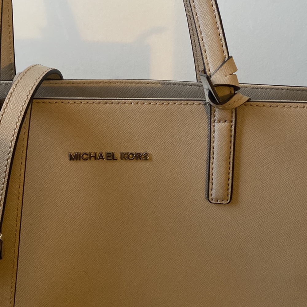 Micheal Kors large logo Tote bag. Used but still very neat. - Picture 3 of 8